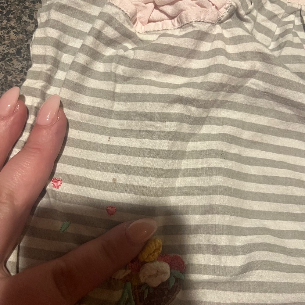 B 9     Child Ruffle Apron - Picture 3 of 5